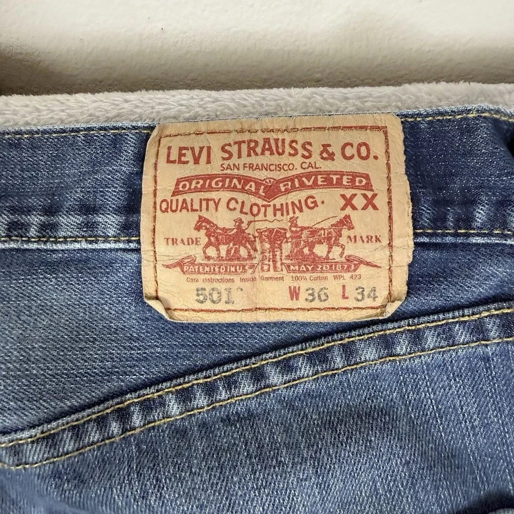 2000s Levis‎ 501 Jeans 36 x 34 Medium Wash Denim Button Fly Mexico Paper Tag
